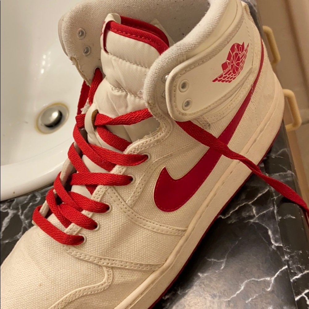 BARELY USED-Jordan 1 Retro size 11 US